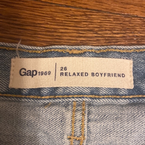 Gap Relaxed Distressed Boyfriend jeans - Picture 3 of 7